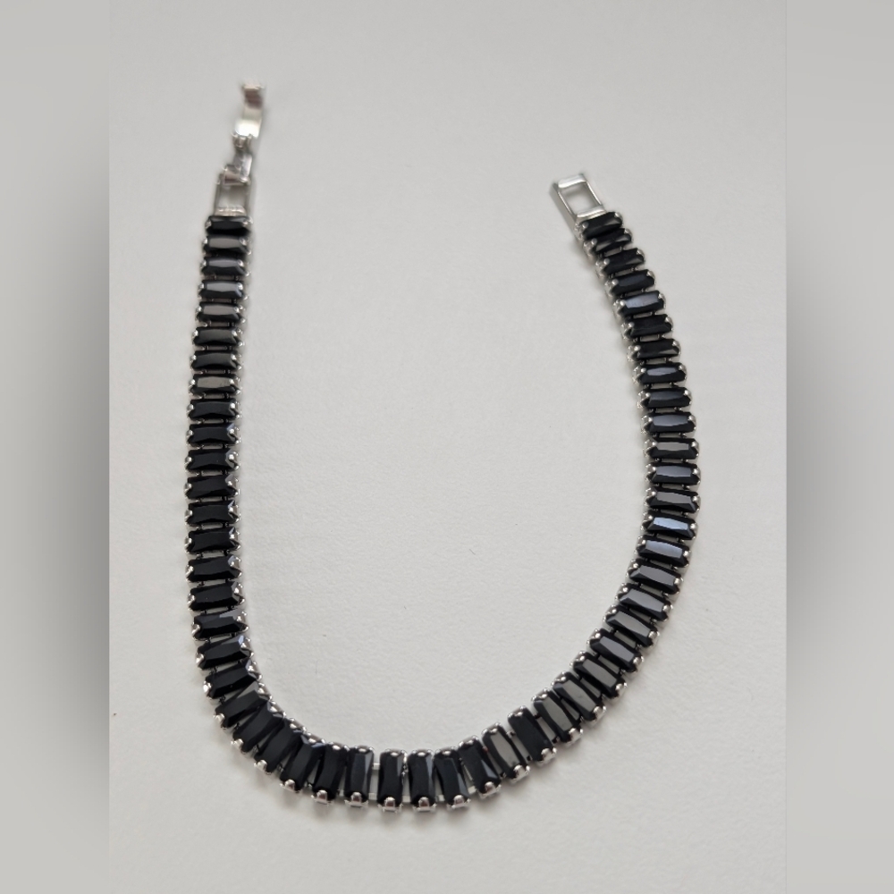 Stunning Bracelet - Picture 2 of 3